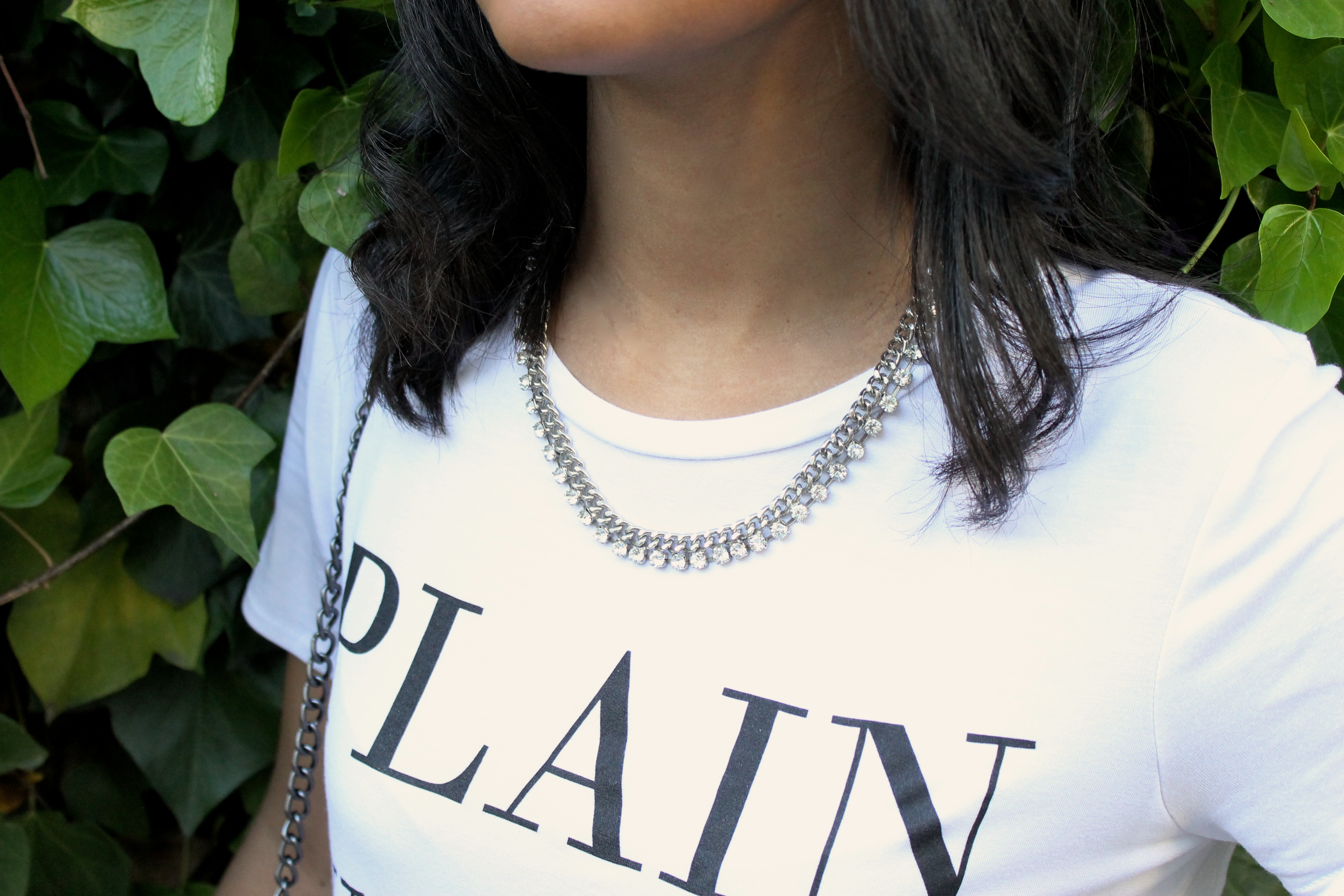tee-shirt-blanc-new-look-collier-strass-moa