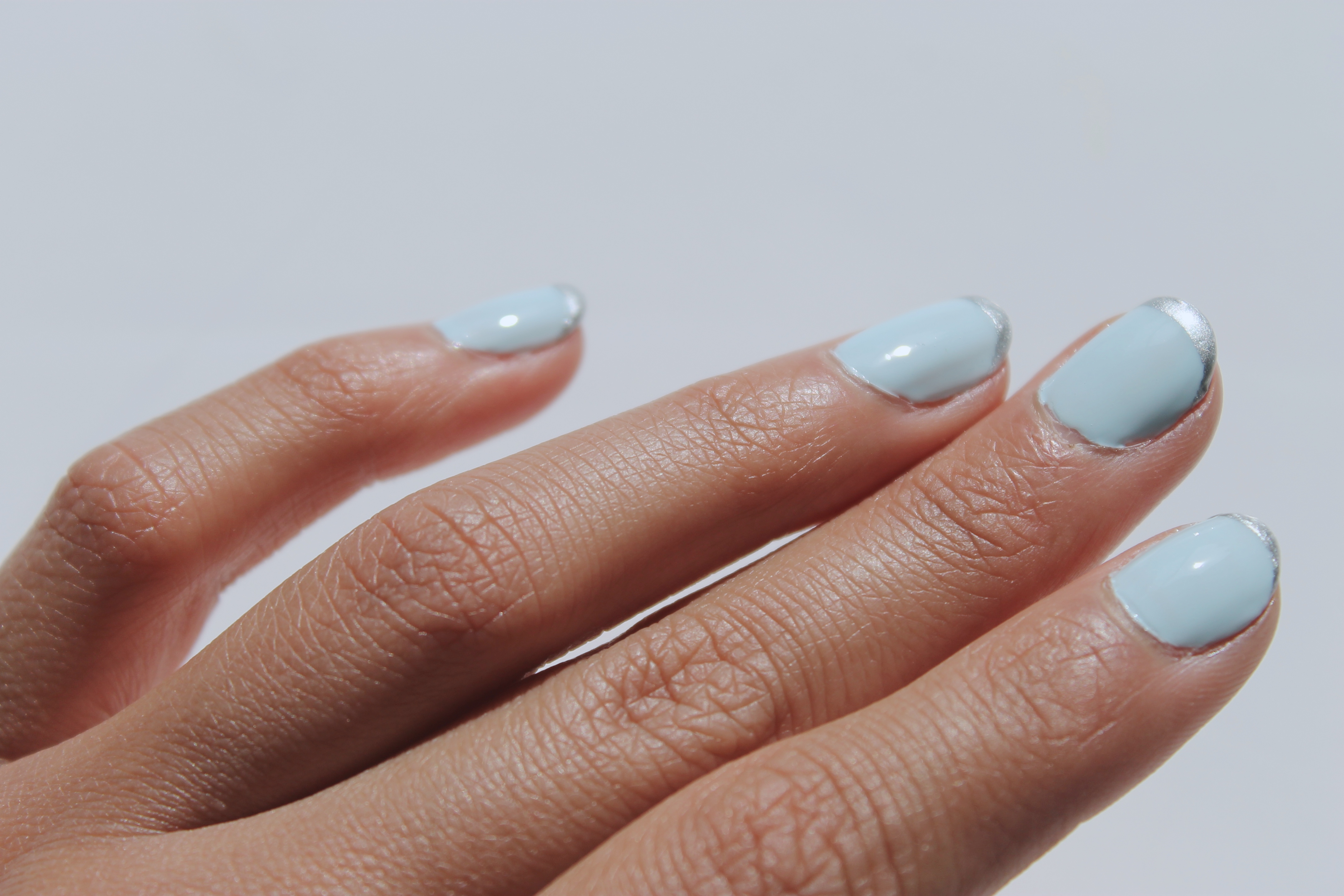 French-manucure-baby-blue-silver